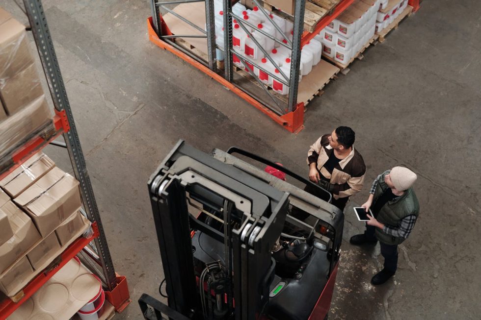 How Autonomous Mobile Robots (AMRs) Are Revolutionizing Warehouse ...